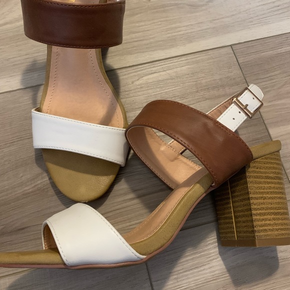 White and Natural high heeled sandals. - Picture 3 of 4